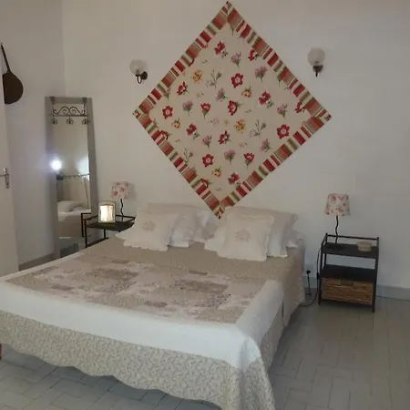 Hotel Mas De Valiguiere 2*